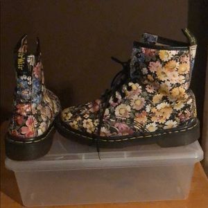 Flower print Dr. Martens